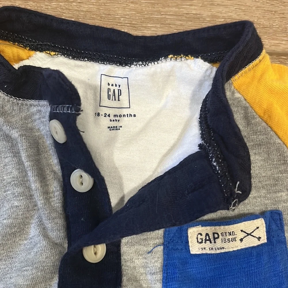 Baby GAP Boys Henley Bodysuit 18-24M Gray Yellow Blue Long Sleeve Onesie